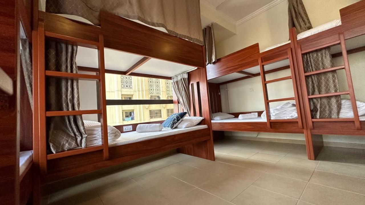 Route 66 Beach Hostel Дубай Екстер'єр фото